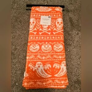 Isaac Mizrahi Ghost Pumpkin Skulls Throw Bkanket Super Cuddly Soft NWT